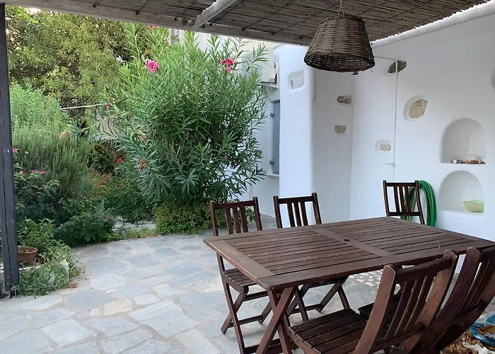 Kerylos , Au Coeur De Parikia, Avec Jardin Páros