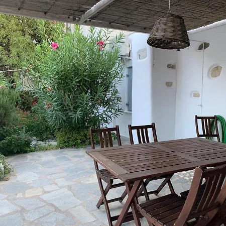 Kerylos , Au Coeur De Parikia, Avec Jardin Parikia (Paros)
